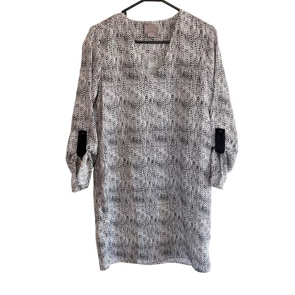 Vero Moda Sz M Black and White V-Neck Shift Dress Roll Tab Sleeves Mini Dress - Picture 1 of 12
